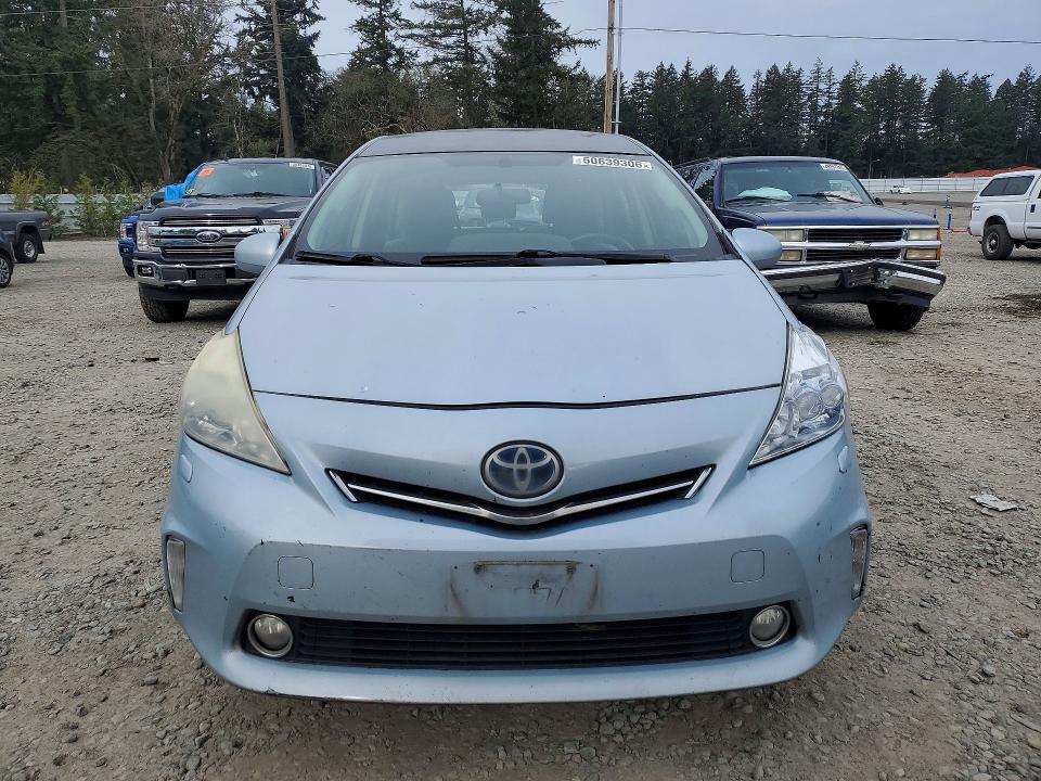 2013 Toyota Prius v Five