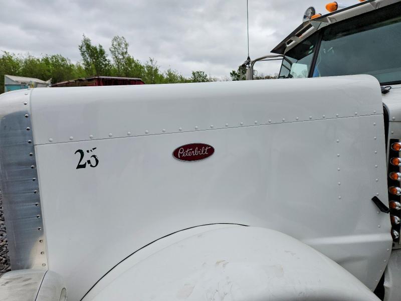 2022 Peterbilt 389