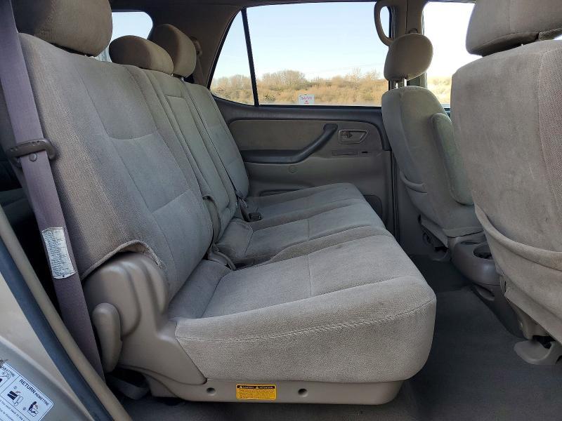 2004 Toyota Sequoia SR5