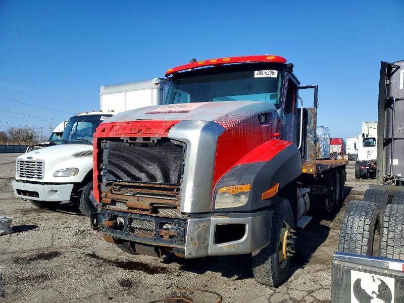 2014 Caterillar 2014 Caterpillar CT660 Flatbed Truck