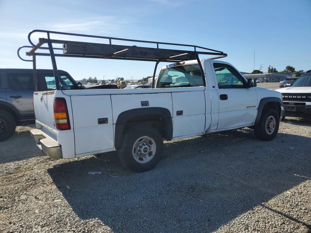 2001 GMC New Sierra C2500