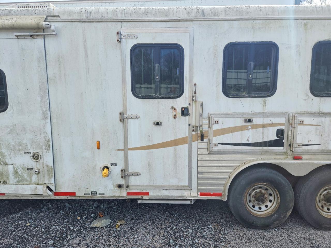 2013 Bision 83141E Horse Trailer
