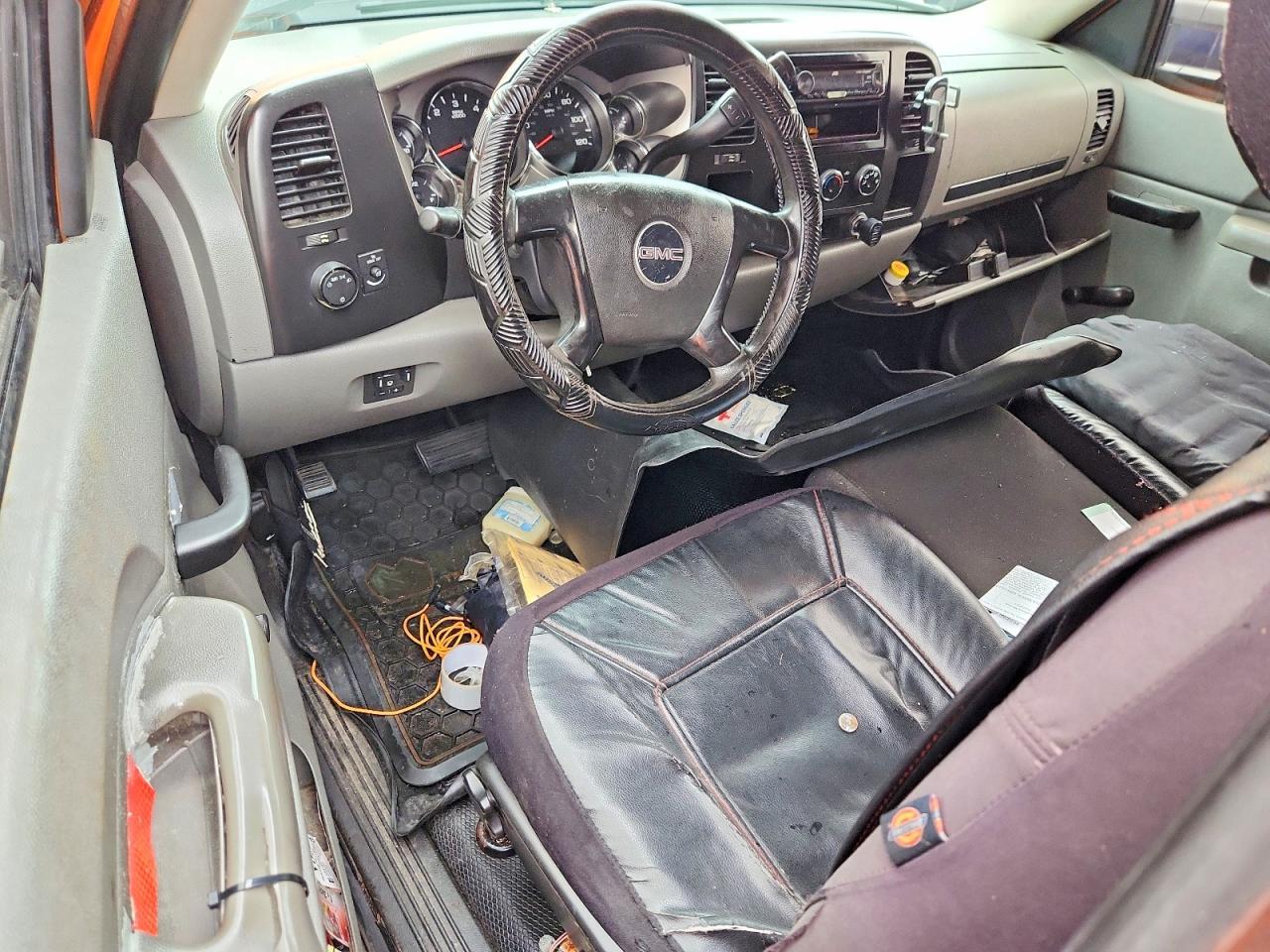 2011 GMC Sierra C2500 BOX Truck