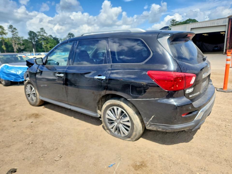 2020 Nissan Pathfinder sv