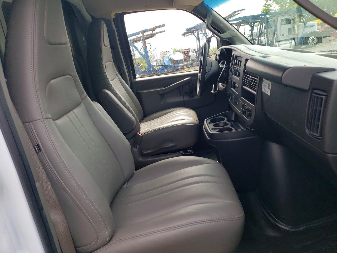 2024 Chev Express G3500