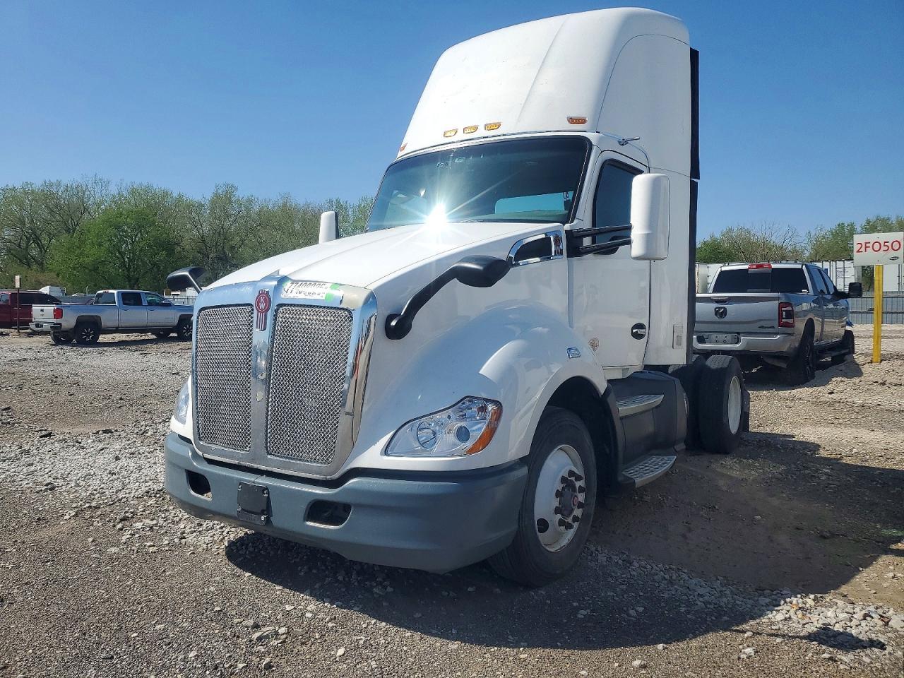 2016 Kenworth T680 Semi Truck