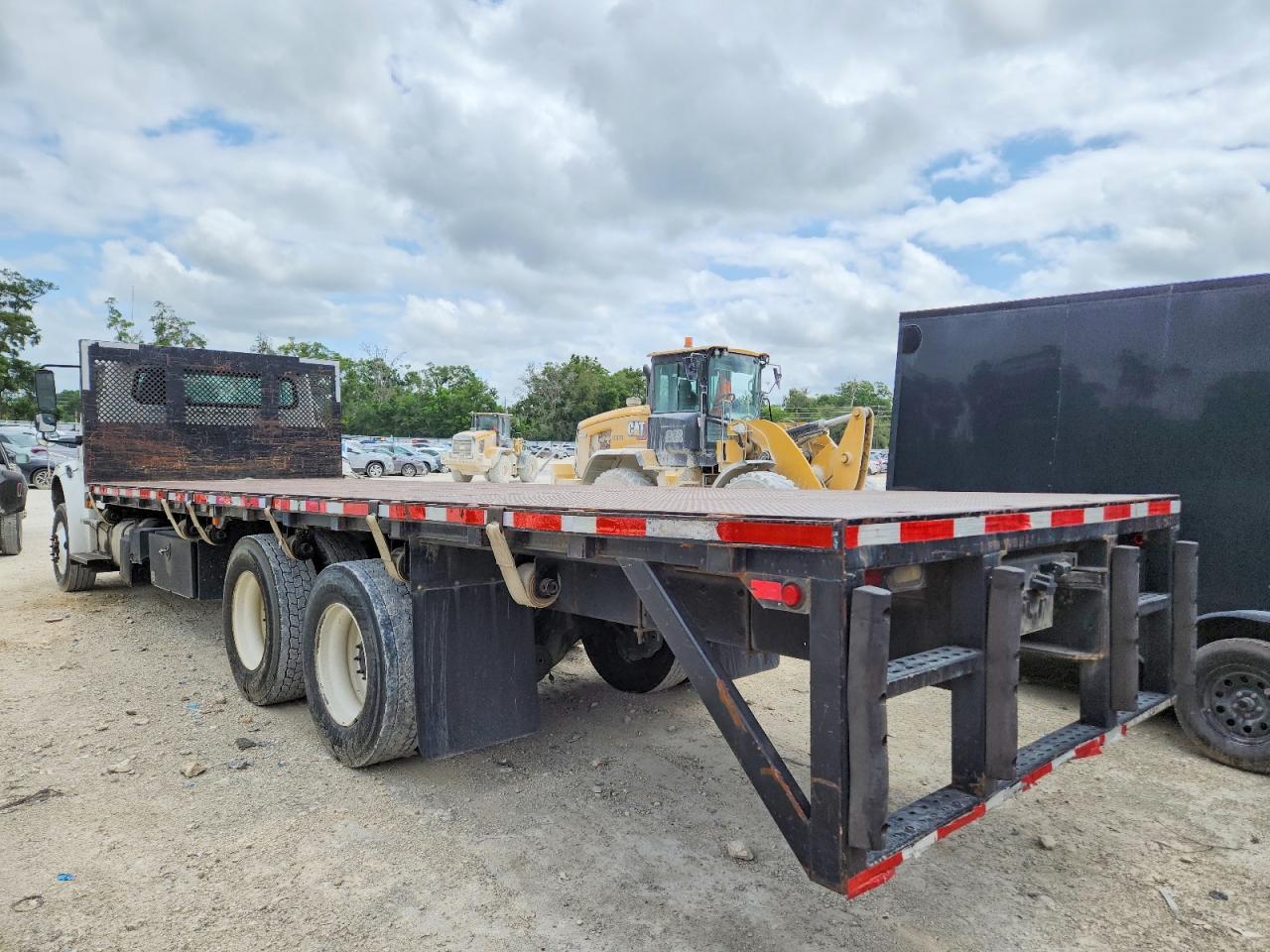 2017 Freigliner 2017 Freightliner Business Class M2 Flatbed Truck