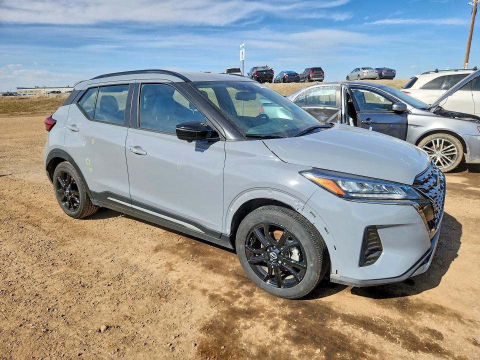 2023 Nissan Kicks sr