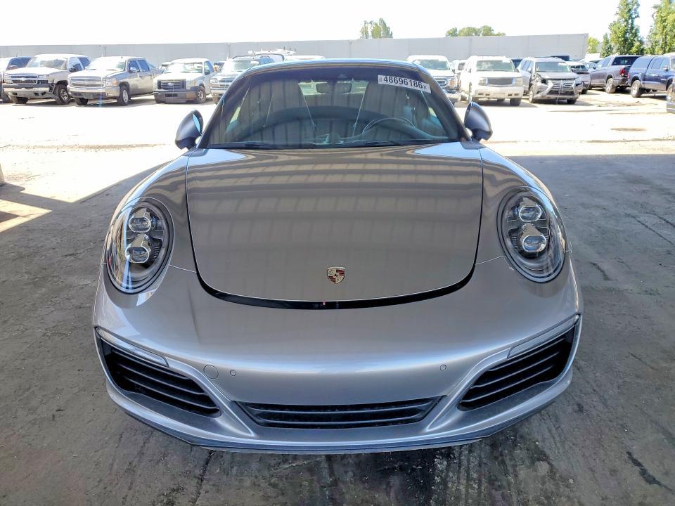 2018 Porsche 911 Carrera