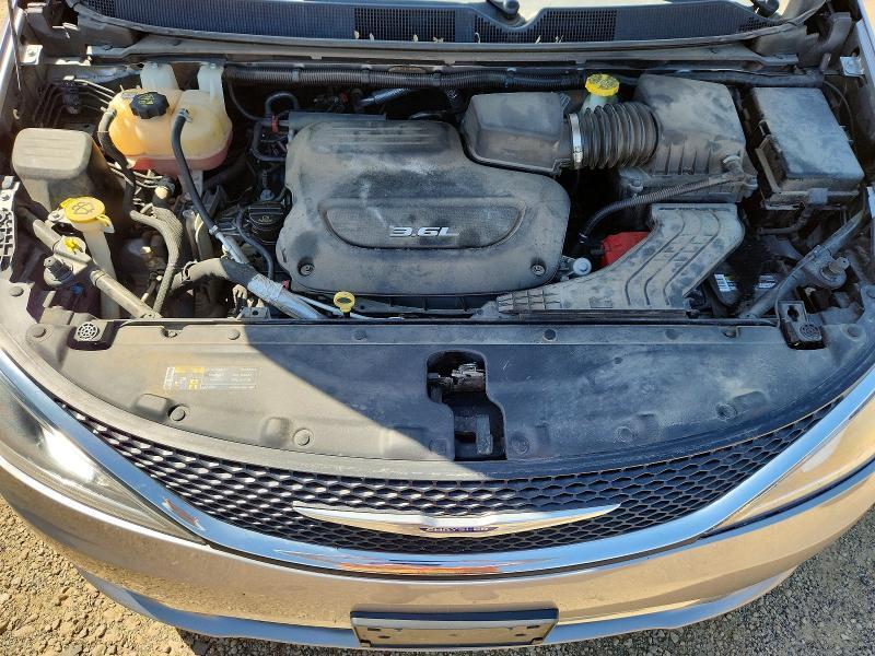 2017 Chrysler Pacifica Touring l