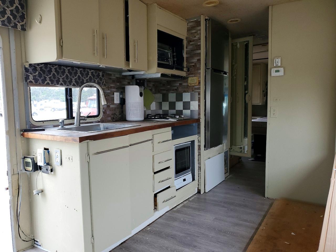 1998 Winnibago Brave RV