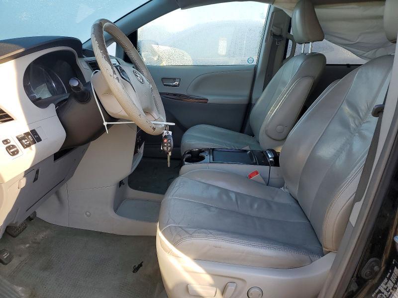 2011 Toyota Sienna-v6