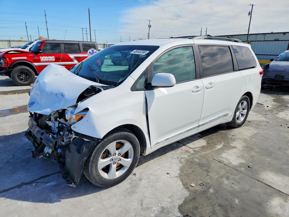 2011 Toyota Sienna le 8-passenger