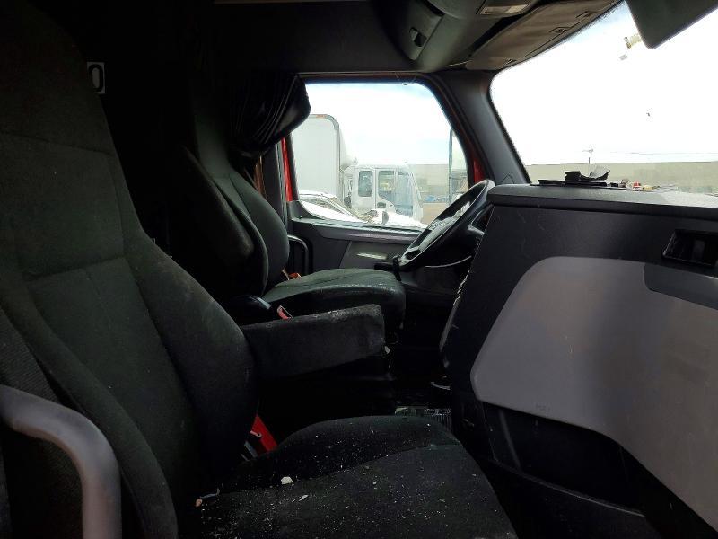 2019 Freightliner Cascadia 126