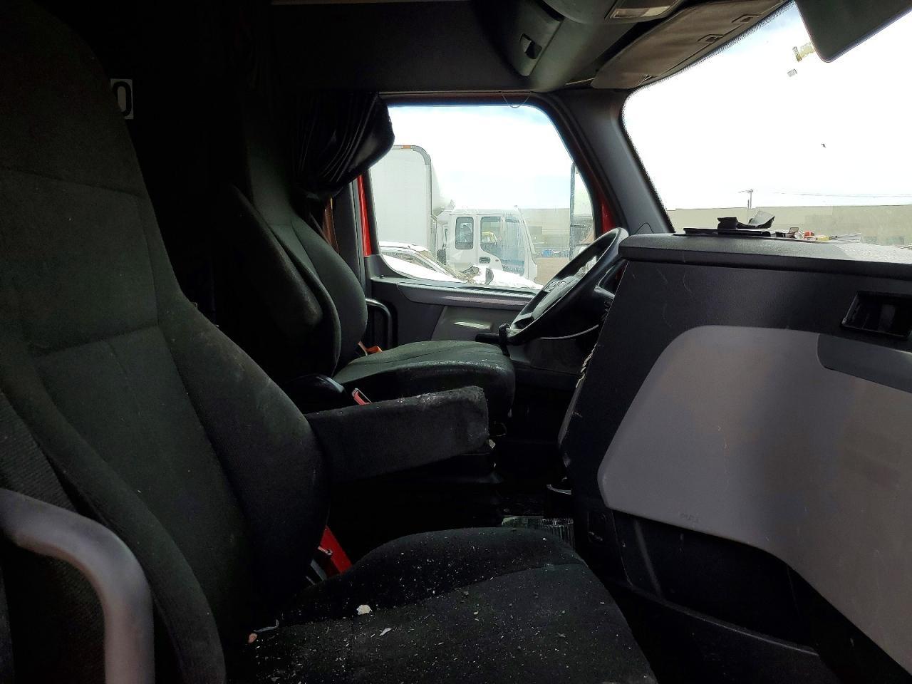 2019 Freightliner Cascadia 126