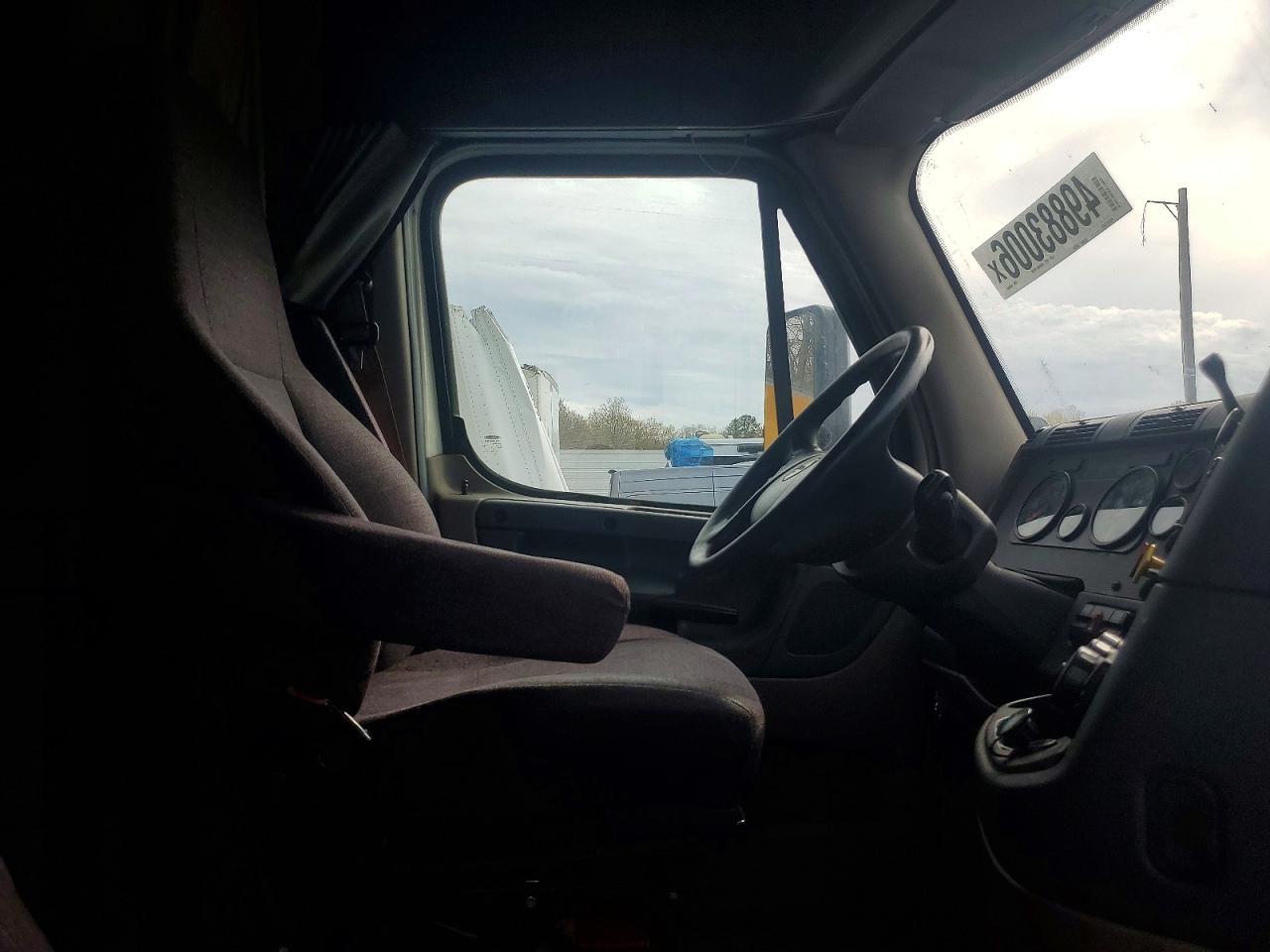 2016 Freigliner 2016 Freightliner Cascadia 125 Semi Truck