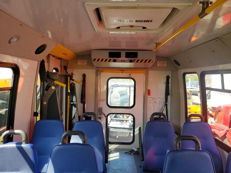 2018 Ford Econoline E450 Super Duty Cutaway Van