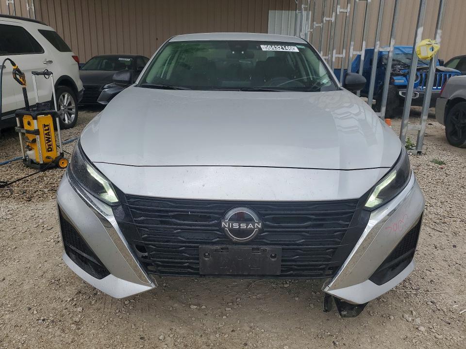 2024 Nissan Altima sv