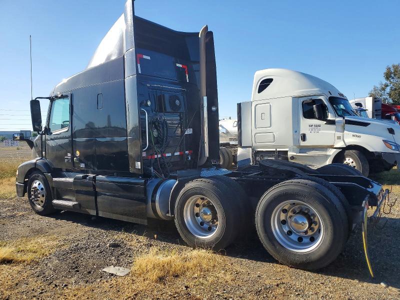 2017 Volvo VNM Semi Truck