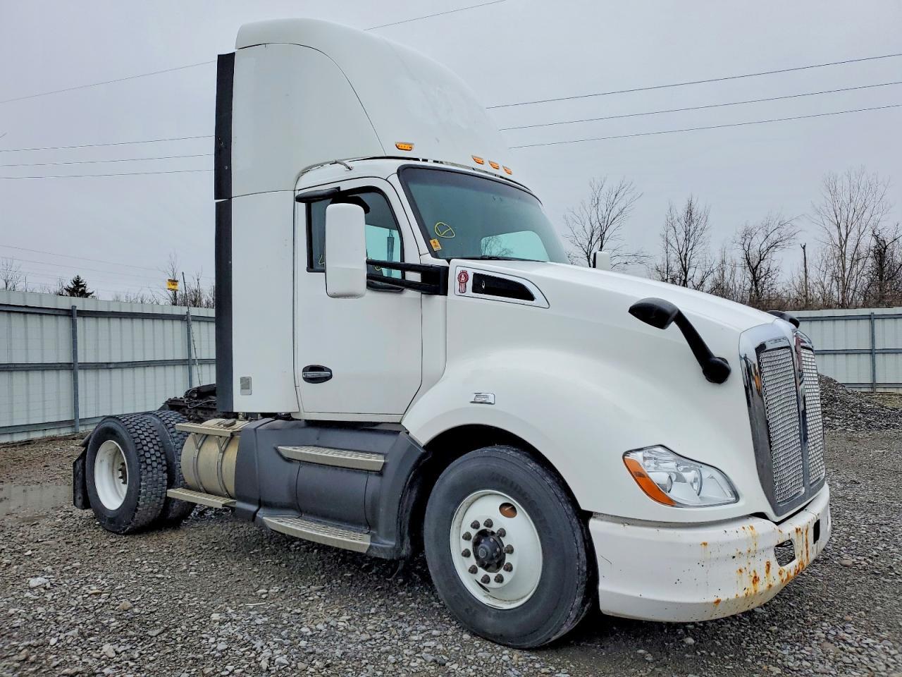 2017 Kenworth Construction T680