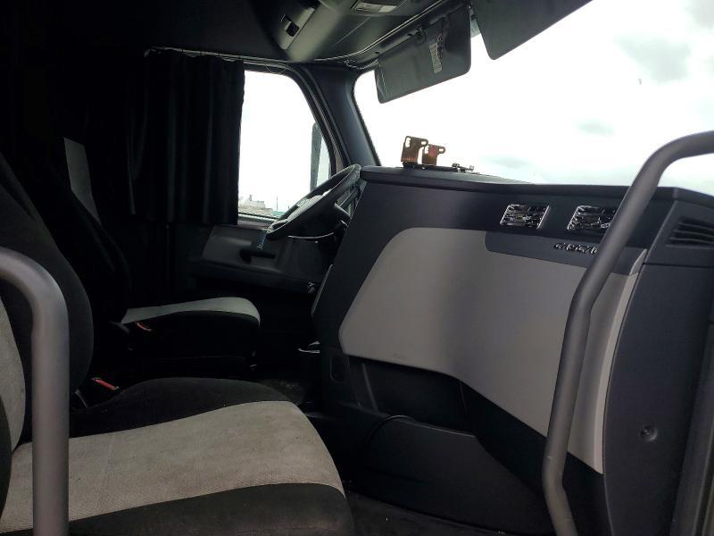 2020 Freigliner 2020 Freightliner Cascadia 126 Semi Truck