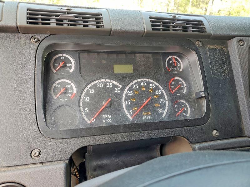 2011 Freigliner 2011 Freightliner Cascadia Semi Truck