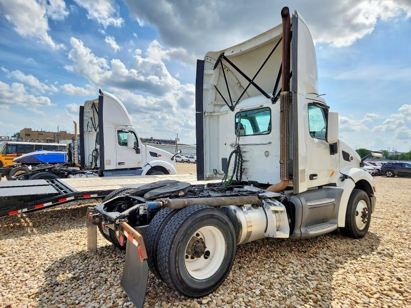 2017 Peterbilt 579 Semi Truck