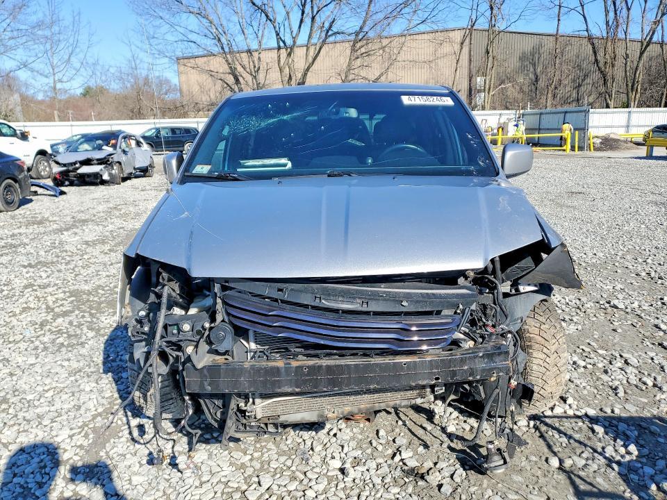2014 Chrysler Town & Country s