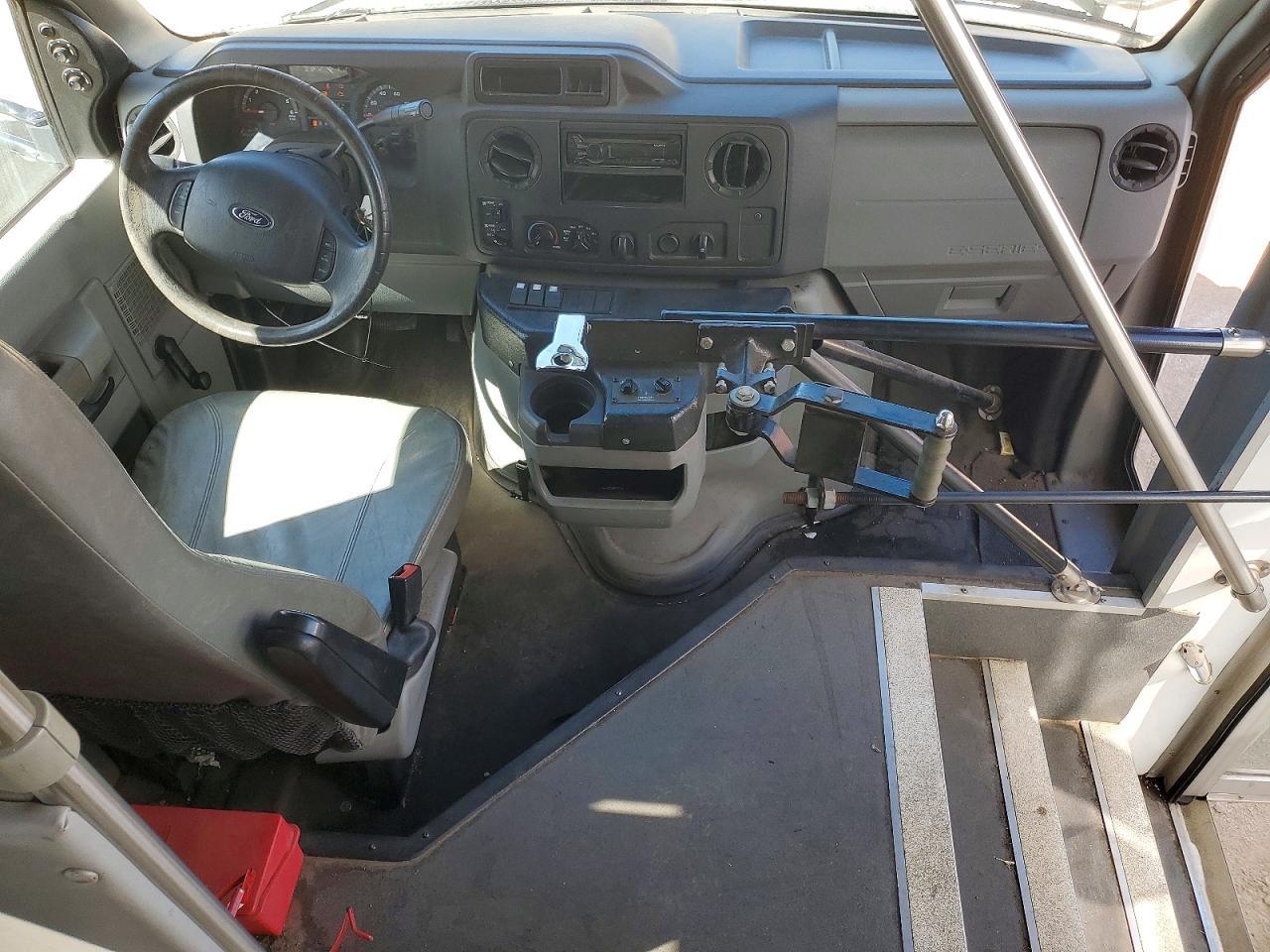 2016 Ford E350 Shuttle Bus