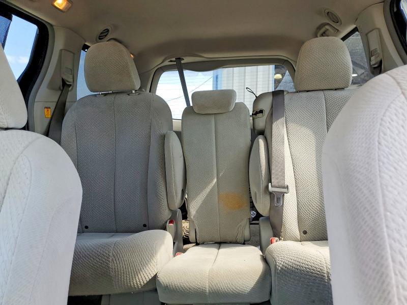 2011 Toyota Sienna le