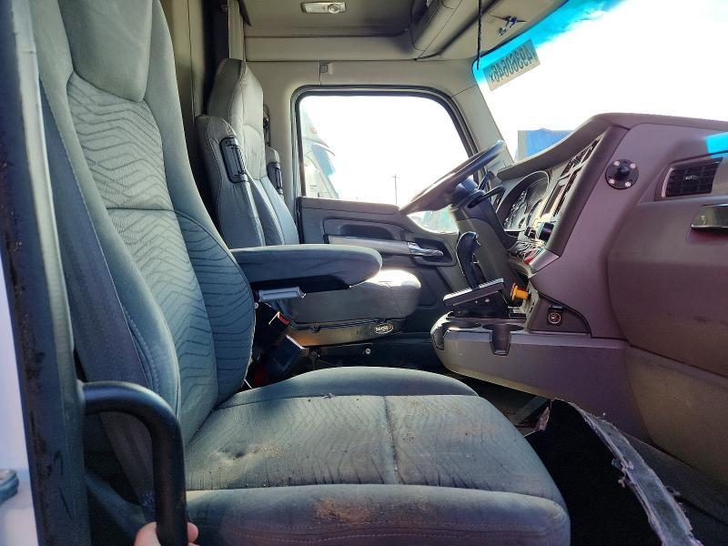 2015 Kenworth T680 Semi Truck