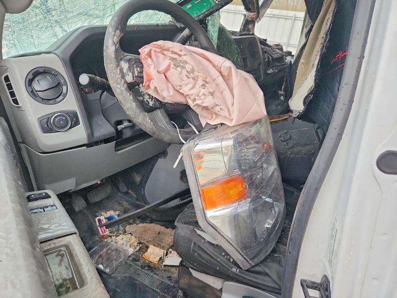 2024 Ford Econoline E450 Super Duty Cutaway van