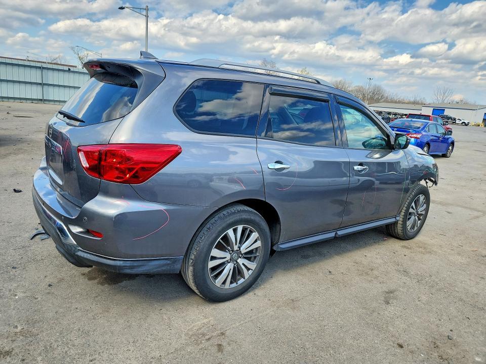 2019 Nissan Pathfinder sv
