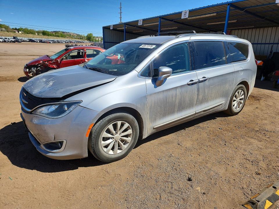 2017 Chrysler Pacifica Touring l