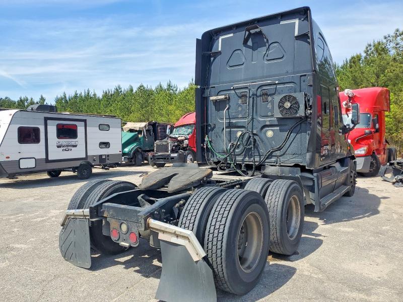 2012 Freigliner 2012 Freightliner Cascadia 125 Semi Truck