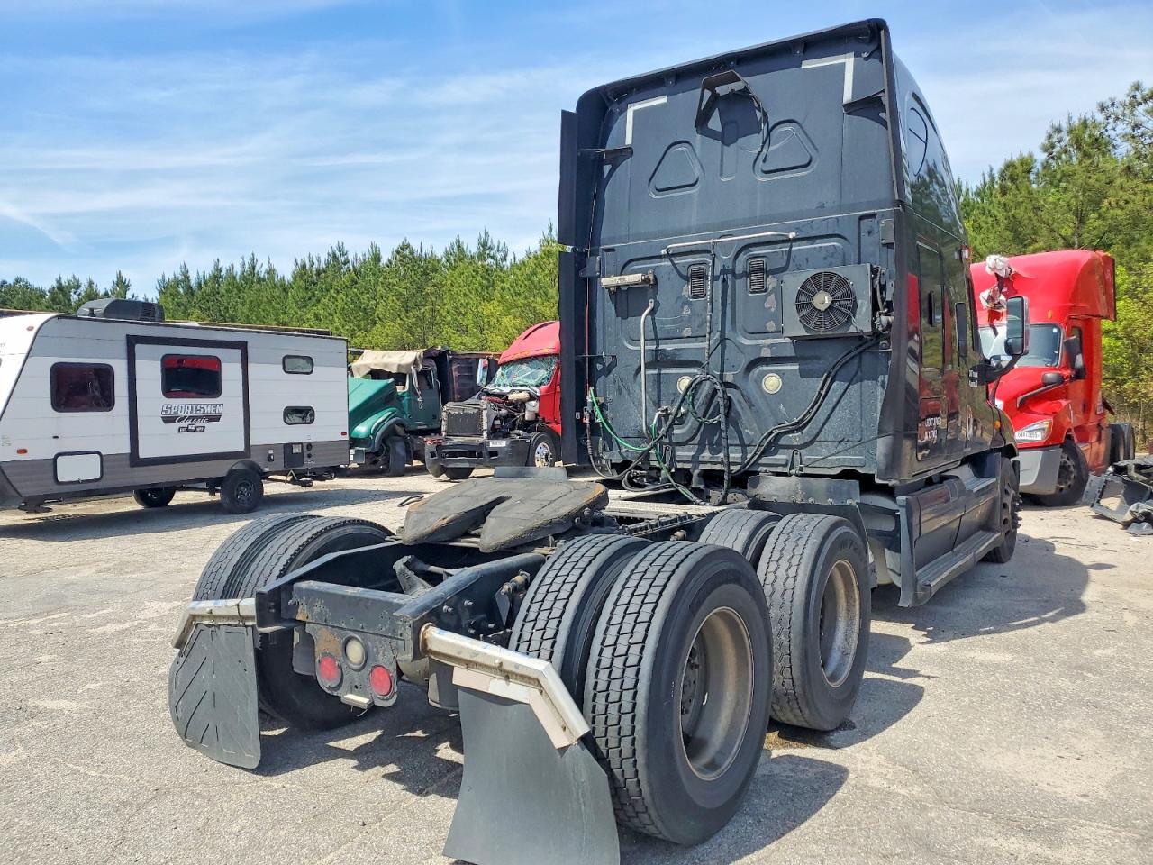 2012 Freigliner 2012 Freightliner Cascadia 125 Semi Truck