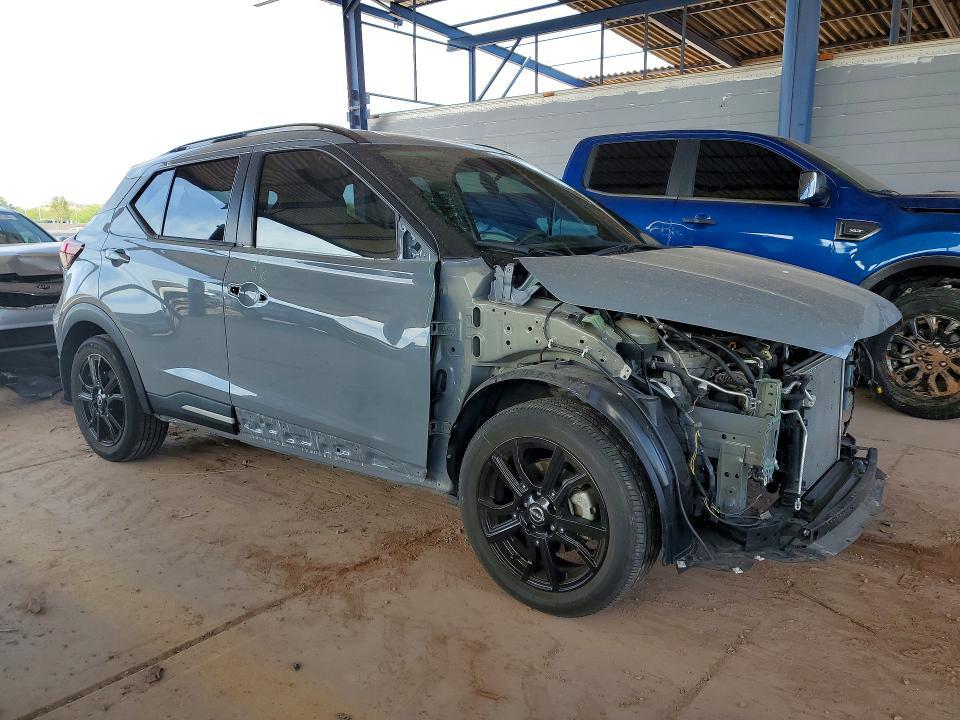 2023 Nissan Kicks sr