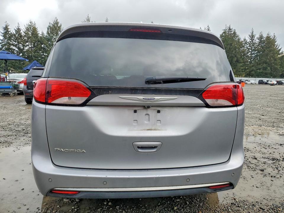 2020 Chrysler Pacifica Touring l