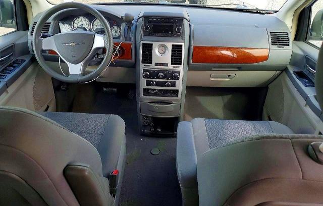 2009 Chrysler Town & Country lx