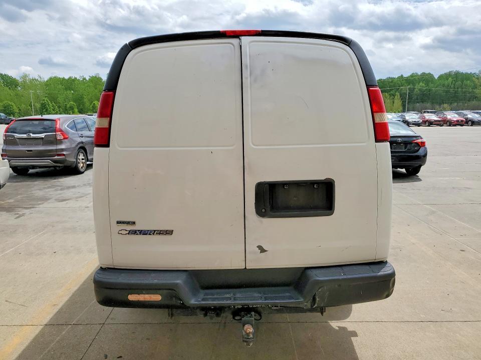 2010 Chev Express G2500