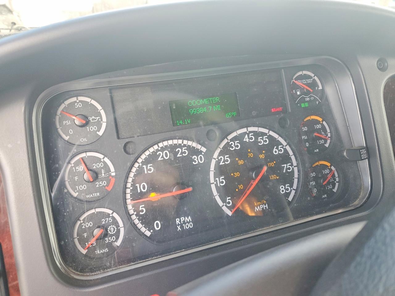 2016 Freigliner 2016 Freightliner Business Class M2 Semi Truck