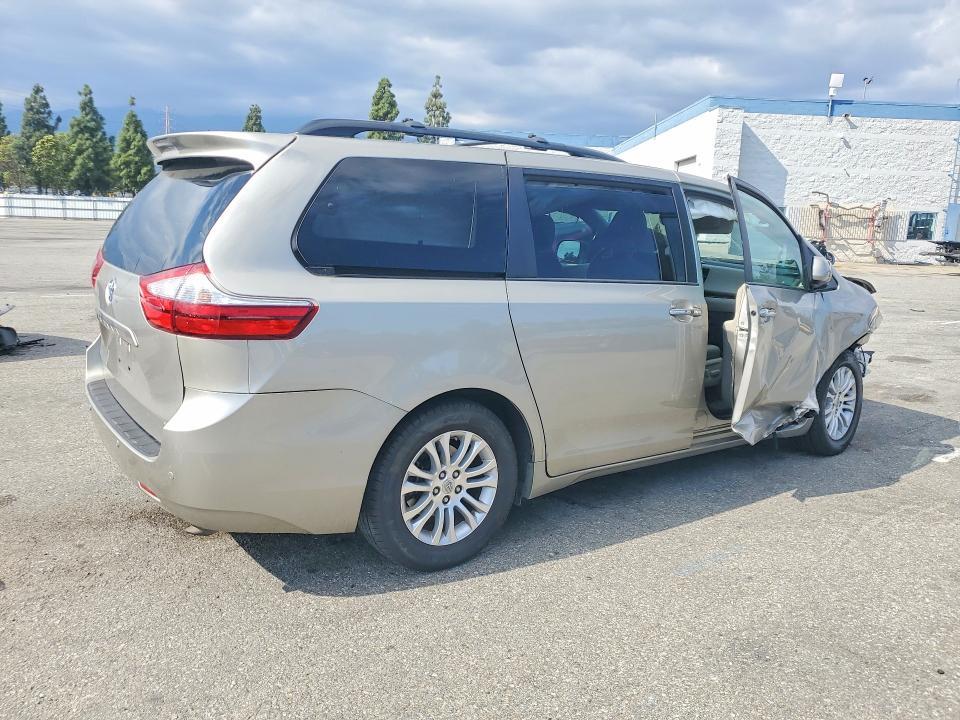 2016 Toyota Sienna xle 8-passenger