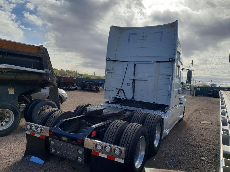2015 Volvo VNL Semi Truck