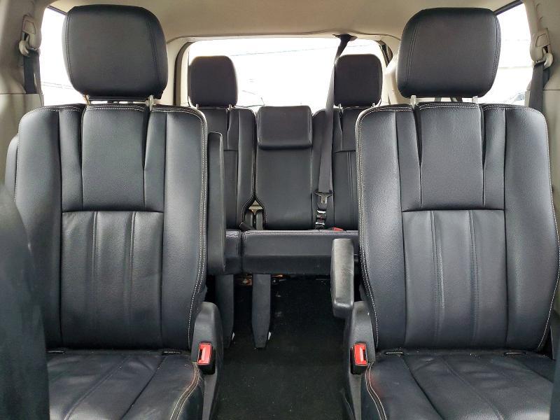 2016 Chrysler Town & Country Touring
