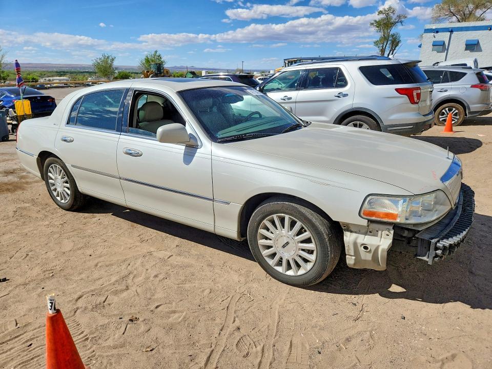 2004 Lincoln Town car Ultimate