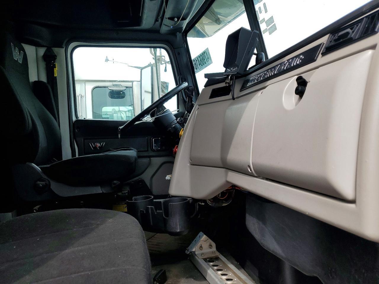 2020 Western Star 2020 Western Star 4900 Semi Truck