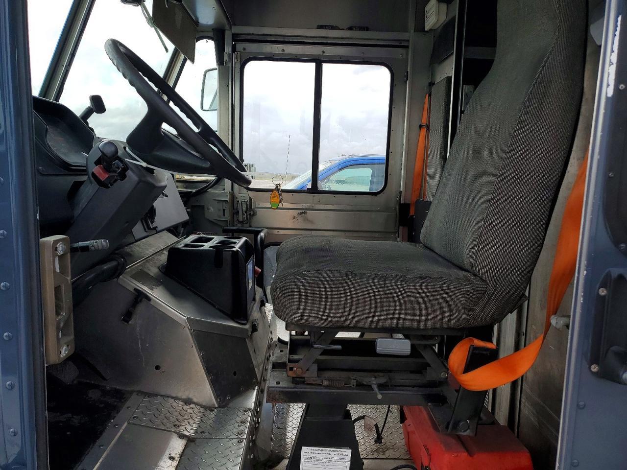 2020 Freightliner MT45G Chassis Delivery Truck