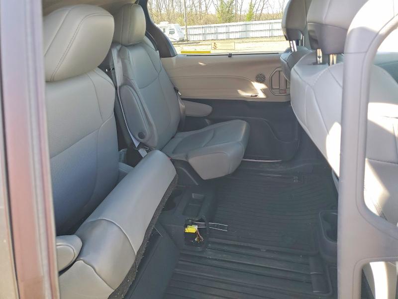 2022 Toyota Sienna xle