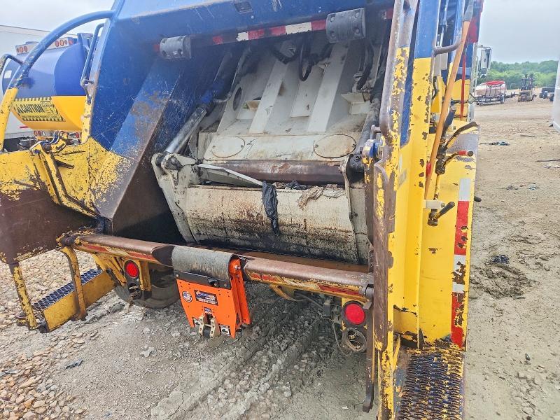 2013 Mack GU713 Refuse Truck