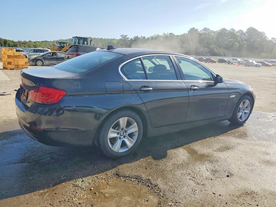 2011 BMW 528 i